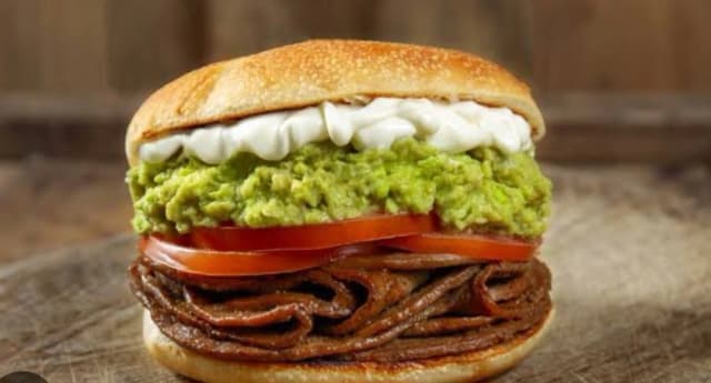 Chacarero burger with chips