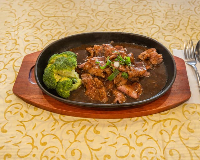 Beef with Black Pepper Sauce (黑椒牛肉)