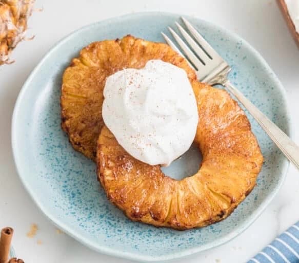 Pineapple Fritter with Ice Cream (菠萝油条配冰淇淋)