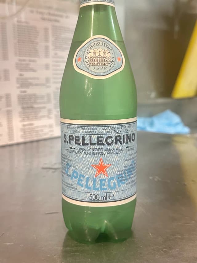 Sparkling Water (汽水)