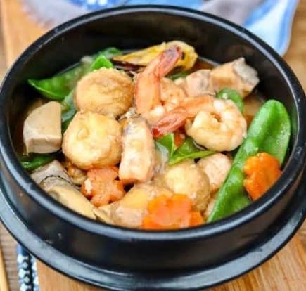 Seafood Combination Clay Pot (海鲜什锦砂锅)